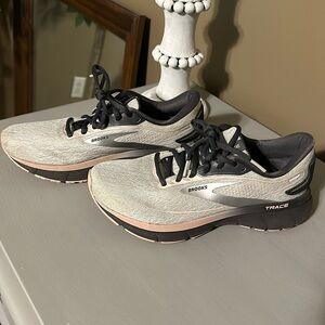 Brooks women’s  Trace 2 Running Shoe size 7.5